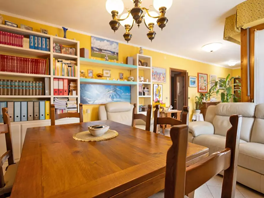 Immagine 11 di Appartamento in vendita  a Cascina