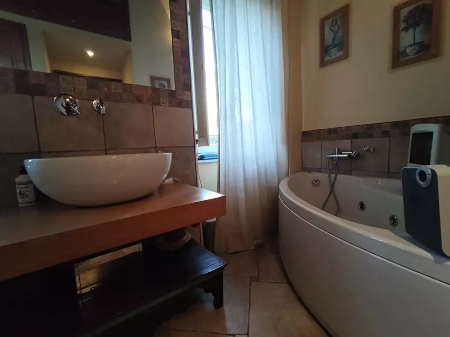 Immagine 34 di Terratetto in vendita  a Lucca