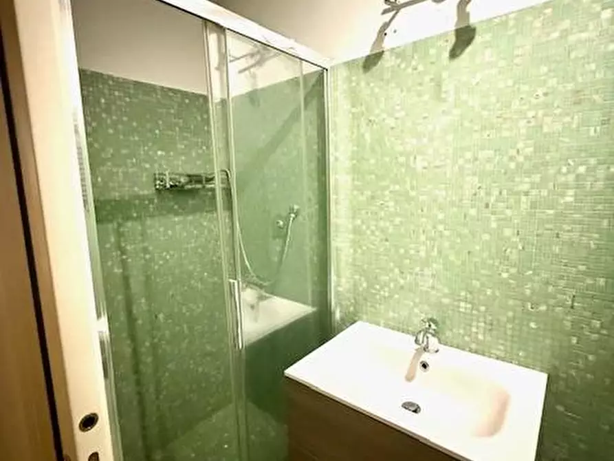 Immagine 5 di Appartamento in vendita  a Viareggio