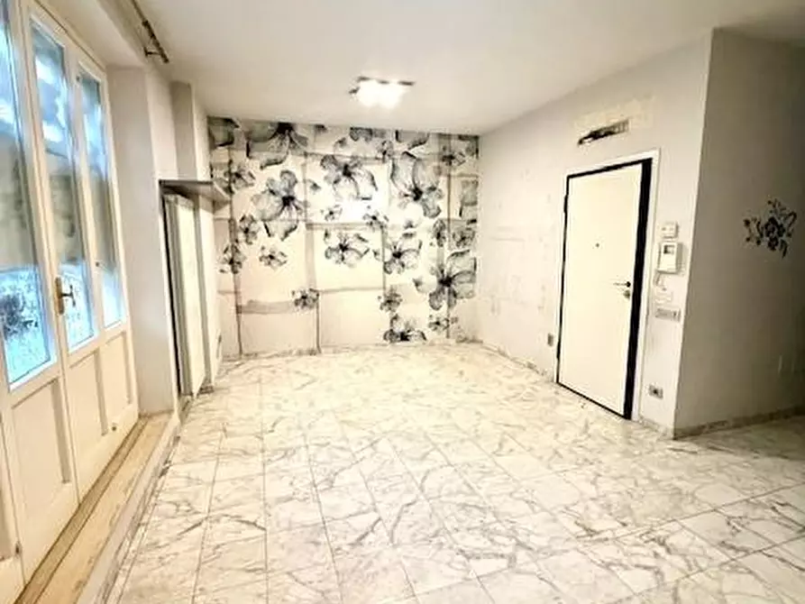 Immagine 1 di Appartamento in vendita  a Viareggio