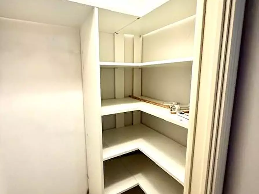 Immagine 3 di Appartamento in vendita  a Viareggio