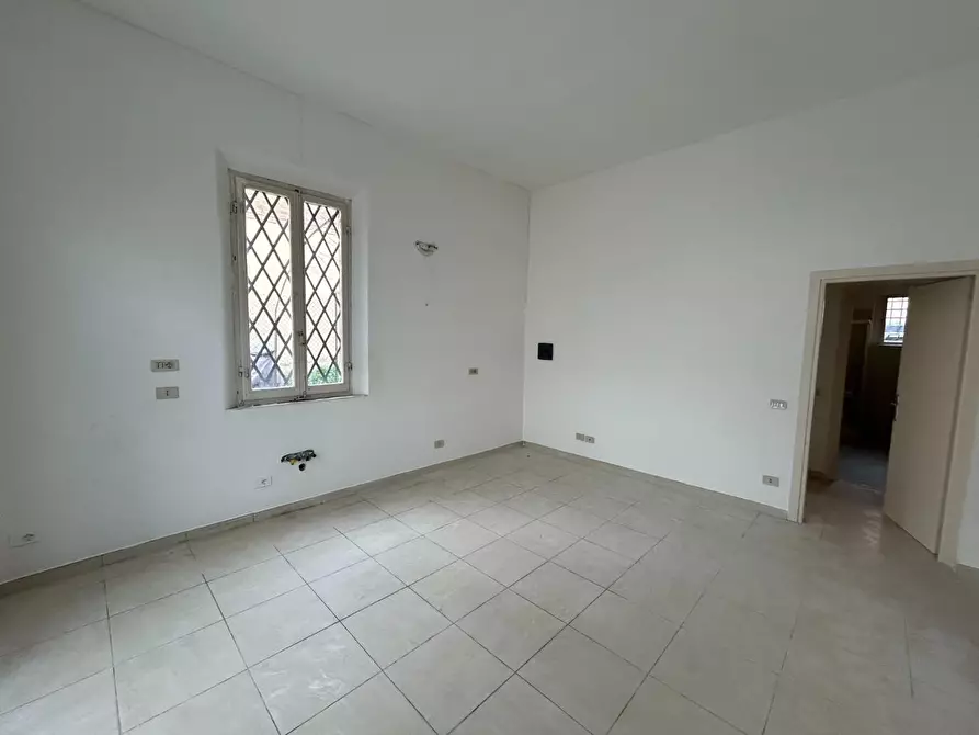 Immagine 2 di Appartamento in vendita  a Siena