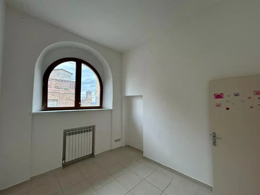 Immagine 13 di Appartamento in vendita  a Siena