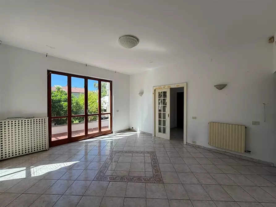 Immagine 36 di Appartamento in vendita  a Massa