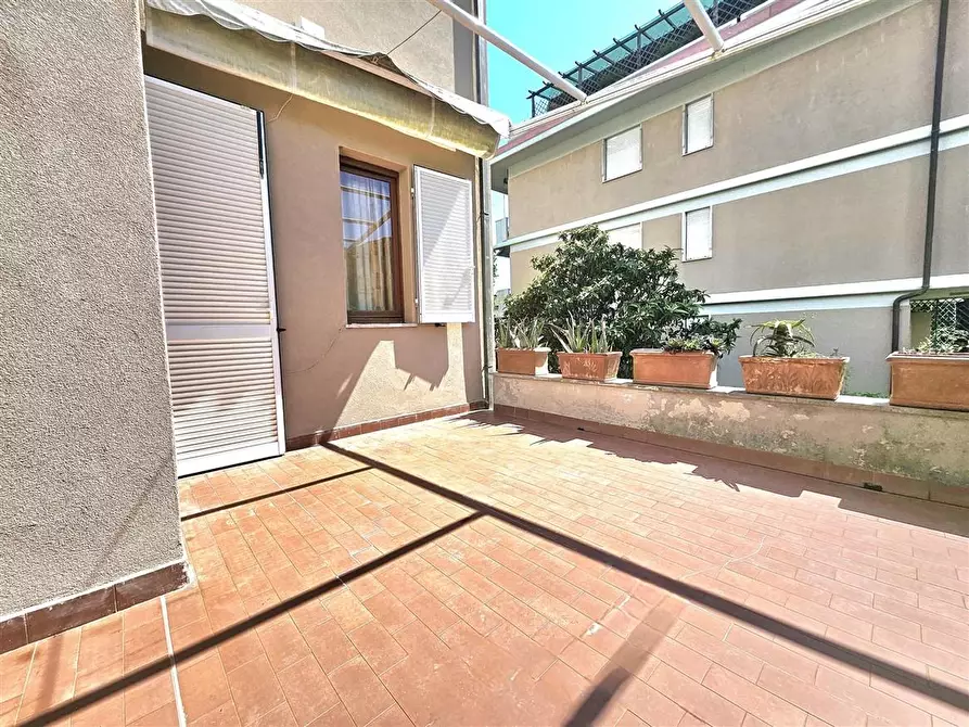 Immagine 4 di Appartamento in vendita  a Massa