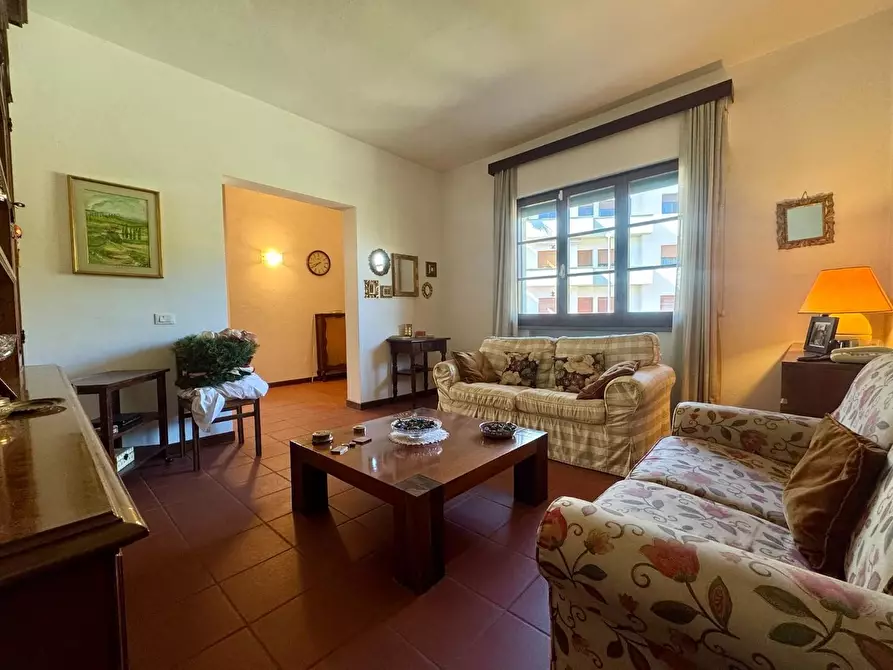 Immagine 4 di Villa in vendita  a Pontedera