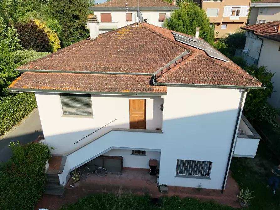 Immagine 2 di Villa in vendita  a Pontedera