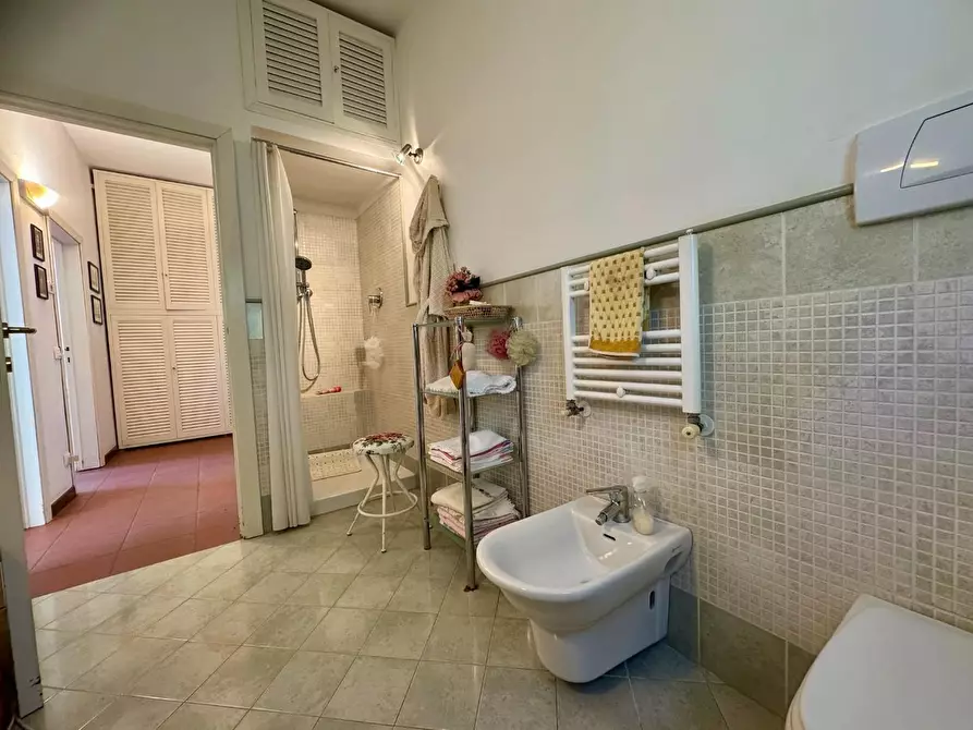 Immagine 9 di Villa in vendita  a Pontedera