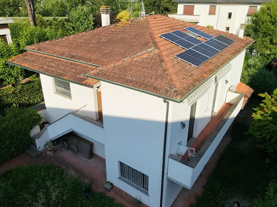 Immagine 1 di Villa in vendita  a Pontedera