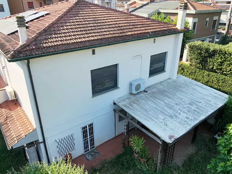 Immagine 3 di Villa in vendita  a Pontedera