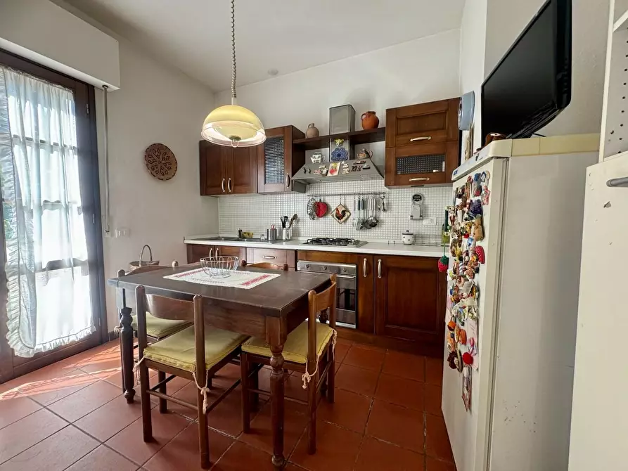 Immagine 6 di Villa in vendita  a Pontedera