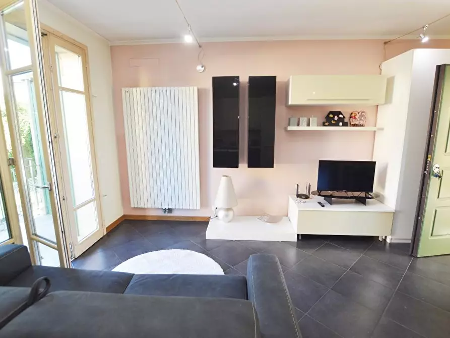 Immagine 6 di Appartamento in vendita  a Lucca