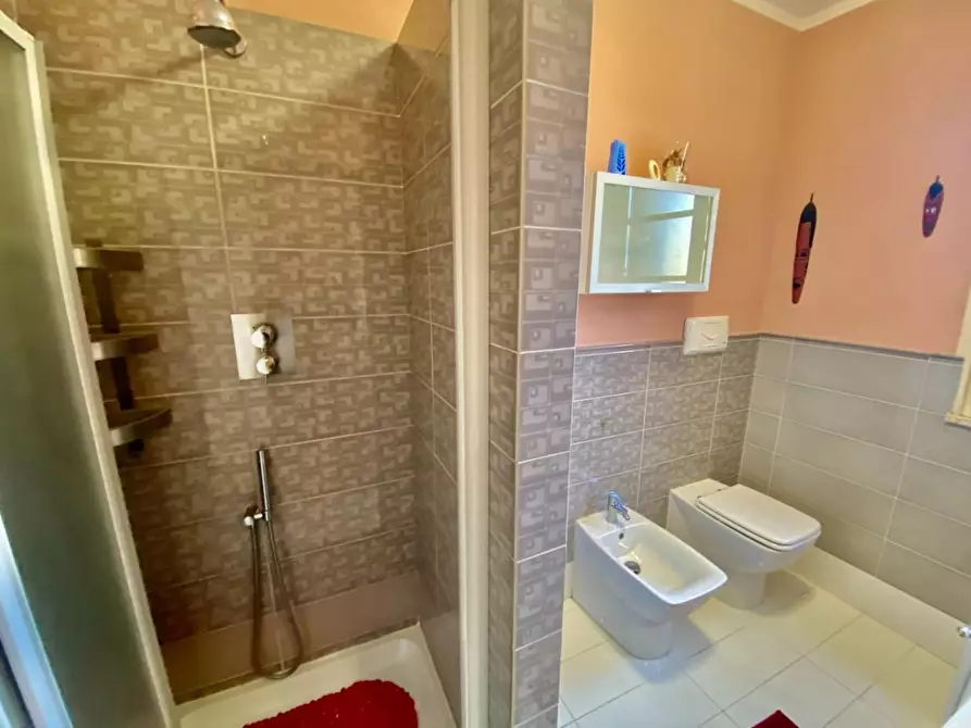 Immagine 21 di Appartamento in vendita  a Lucca