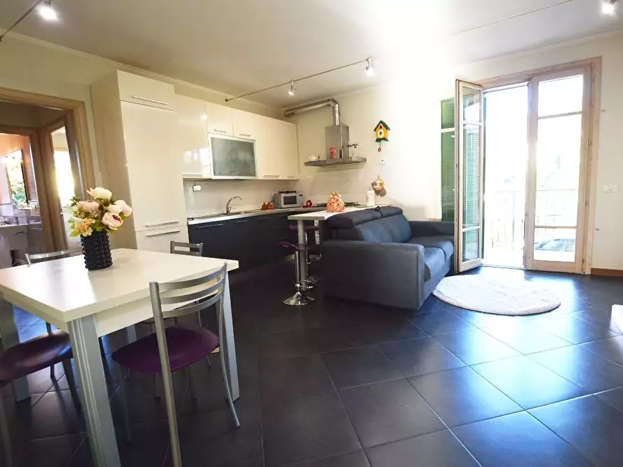 Immagine 2 di Appartamento in vendita  a Lucca