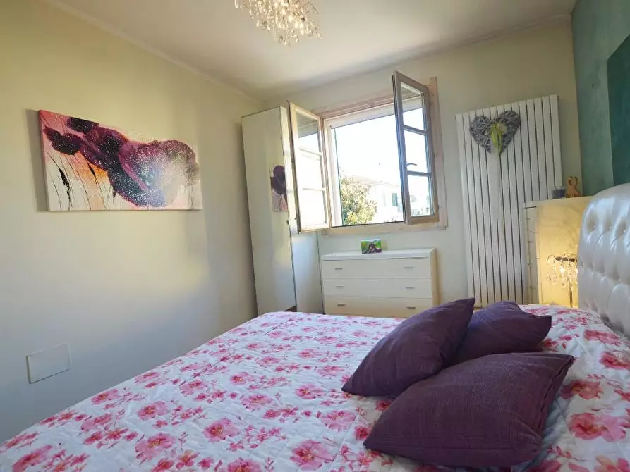 Immagine 16 di Appartamento in vendita  a Lucca