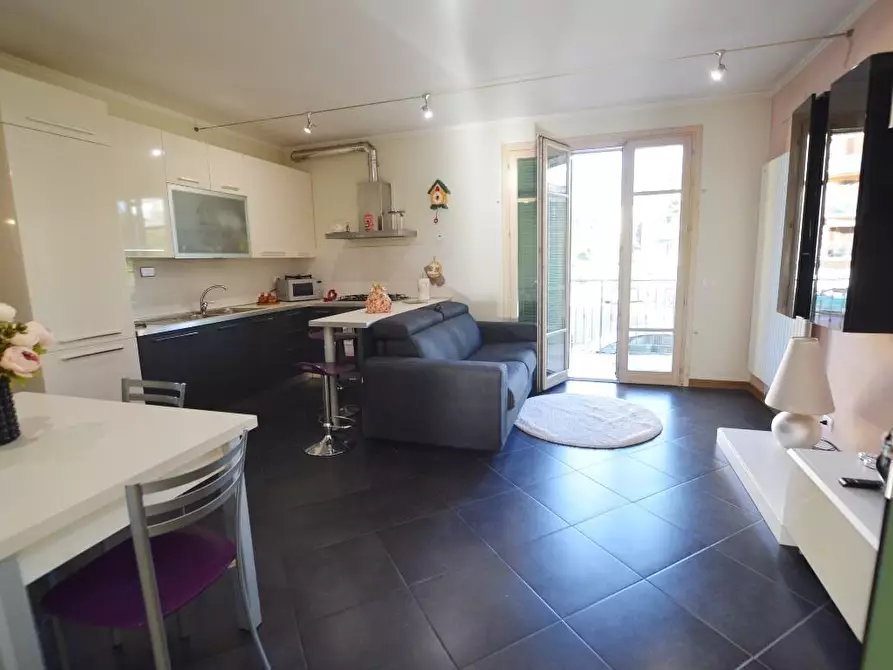 Immagine 1 di Appartamento in vendita  a Lucca