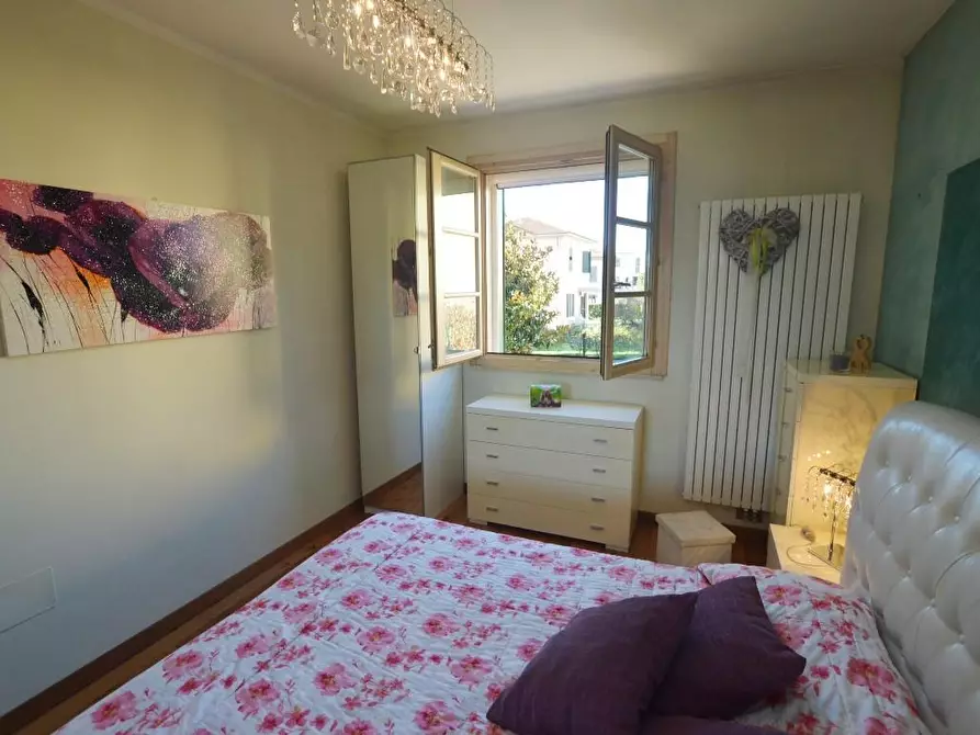 Immagine 19 di Appartamento in vendita  a Lucca