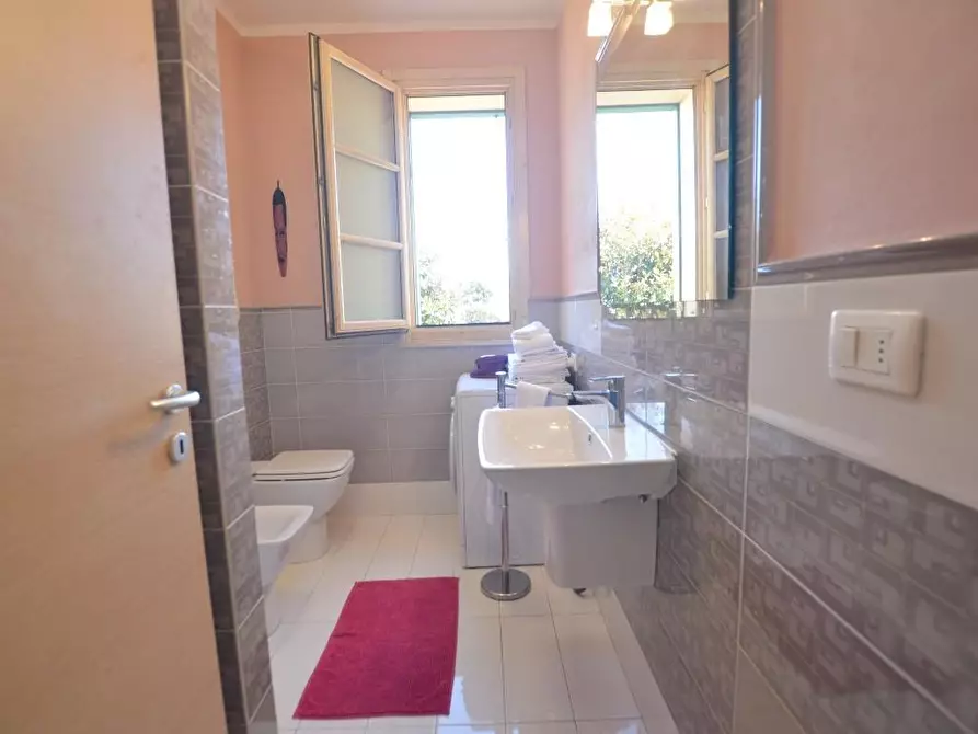 Immagine 20 di Appartamento in vendita  a Lucca