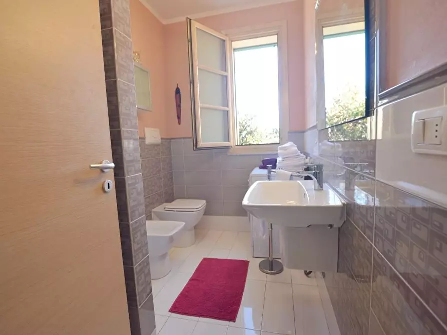 Immagine 22 di Appartamento in vendita  a Lucca