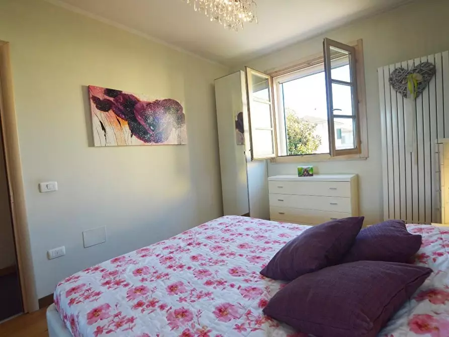 Immagine 17 di Appartamento in vendita  a Lucca