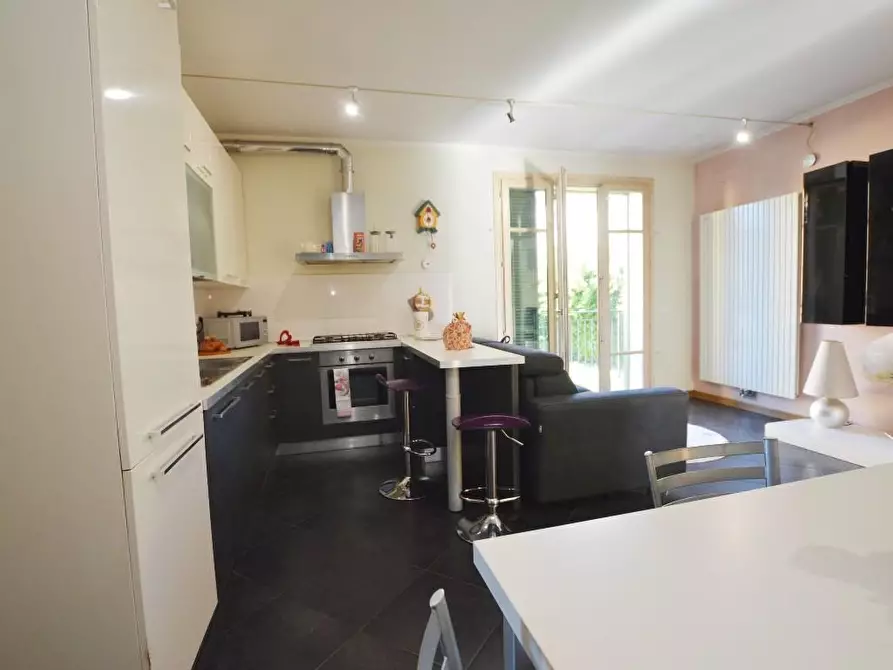 Immagine 5 di Appartamento in vendita  a Lucca