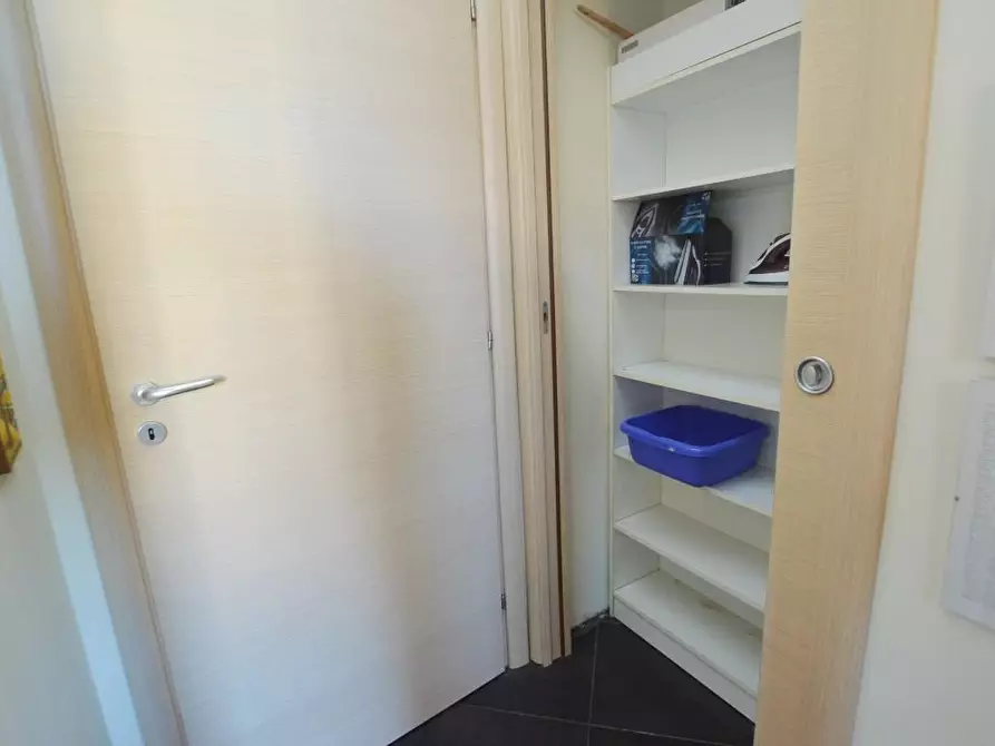 Immagine 12 di Appartamento in vendita  a Lucca