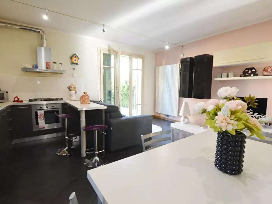 Immagine 4 di Appartamento in vendita  a Lucca