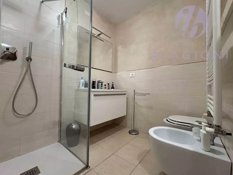 Immagine 17 di Appartamento in vendita  a Pietrasanta