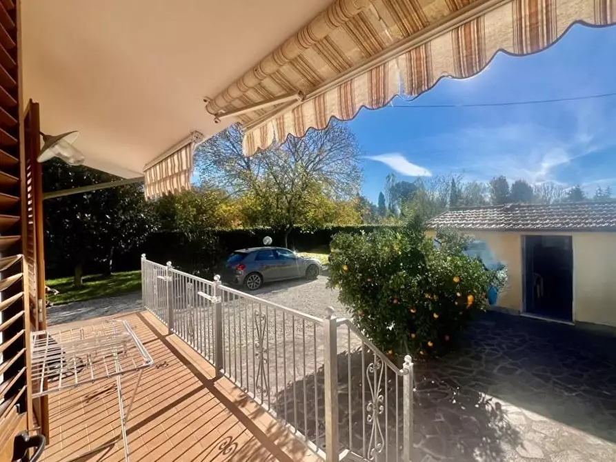 Immagine 2 di Villa in vendita  a San Giuliano Terme