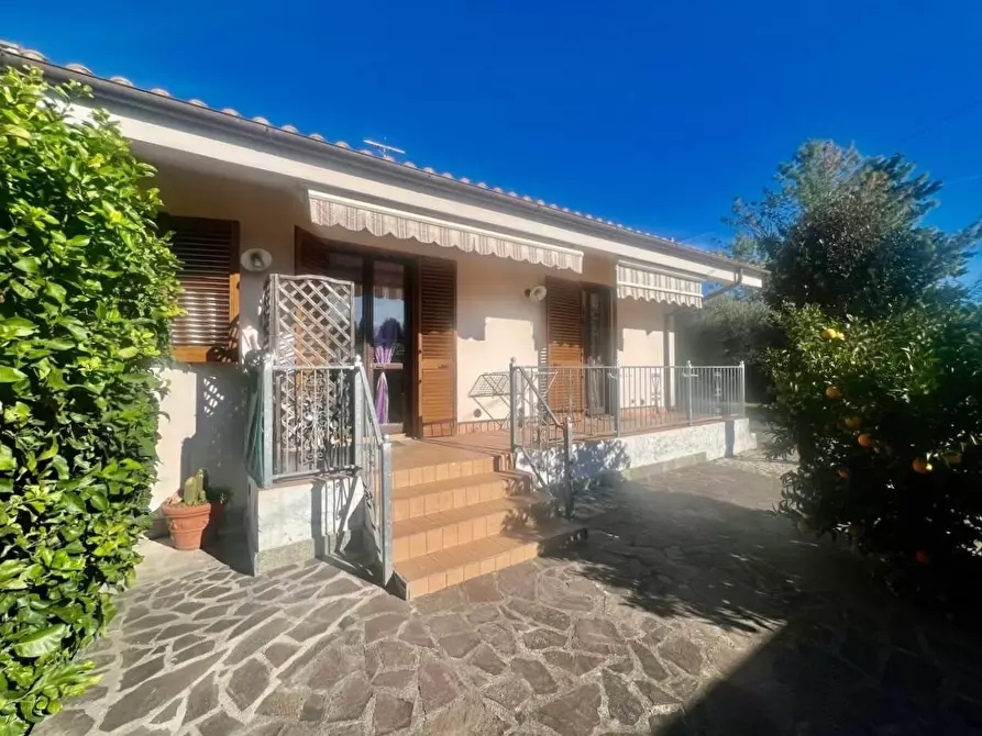 Immagine 1 di Villa in vendita  a San Giuliano Terme