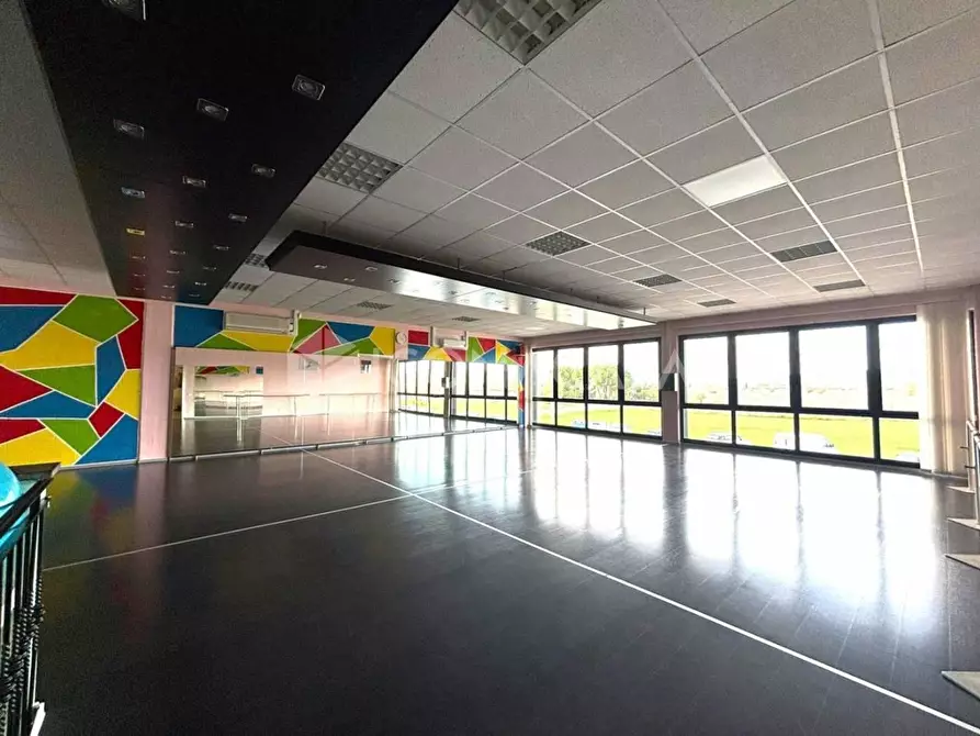 Immagine 1 di Locale commerciale in vendita  a Peccioli