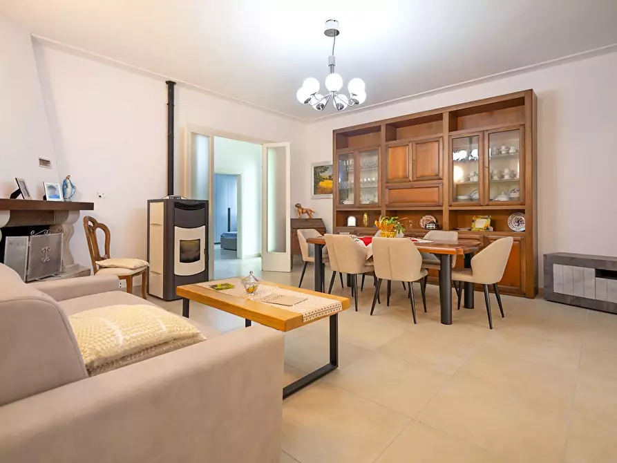 Immagine 8 di Casa indipendente in vendita  a Santa Maria A Monte