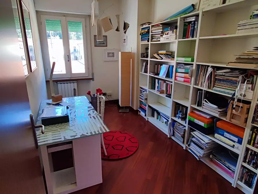 Immagine 10 di Appartamento in vendita  a Massa