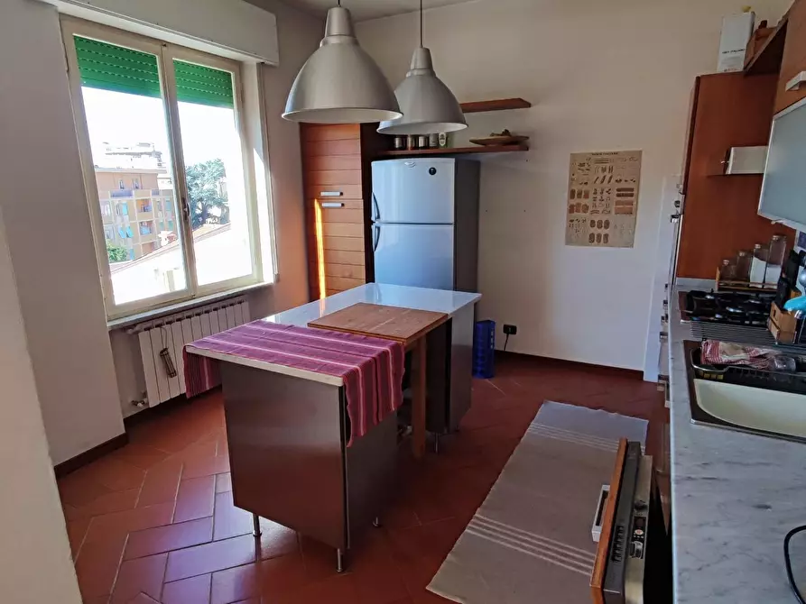 Immagine 1 di Appartamento in vendita  a Massa