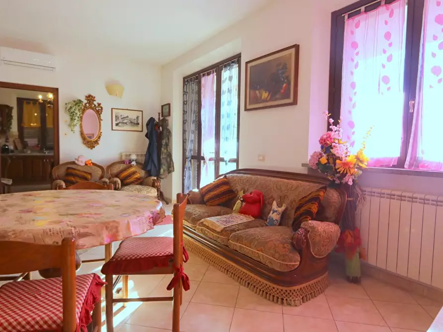 Immagine 2 di Villa in vendita  a San Giuliano Terme