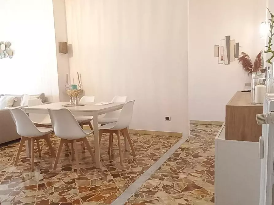 Immagine 1 di Appartamento in vendita  a Carrara