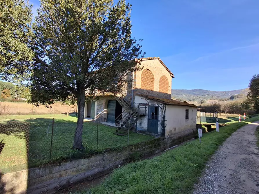 Immagine 1 di Deposito in vendita  a Vinci