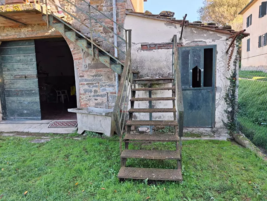 Immagine 9 di Deposito in vendita  a Vinci