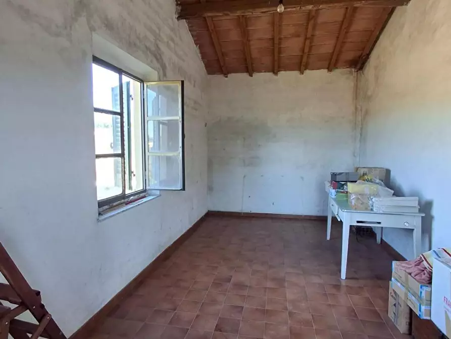 Immagine 16 di Deposito in vendita  a Vinci