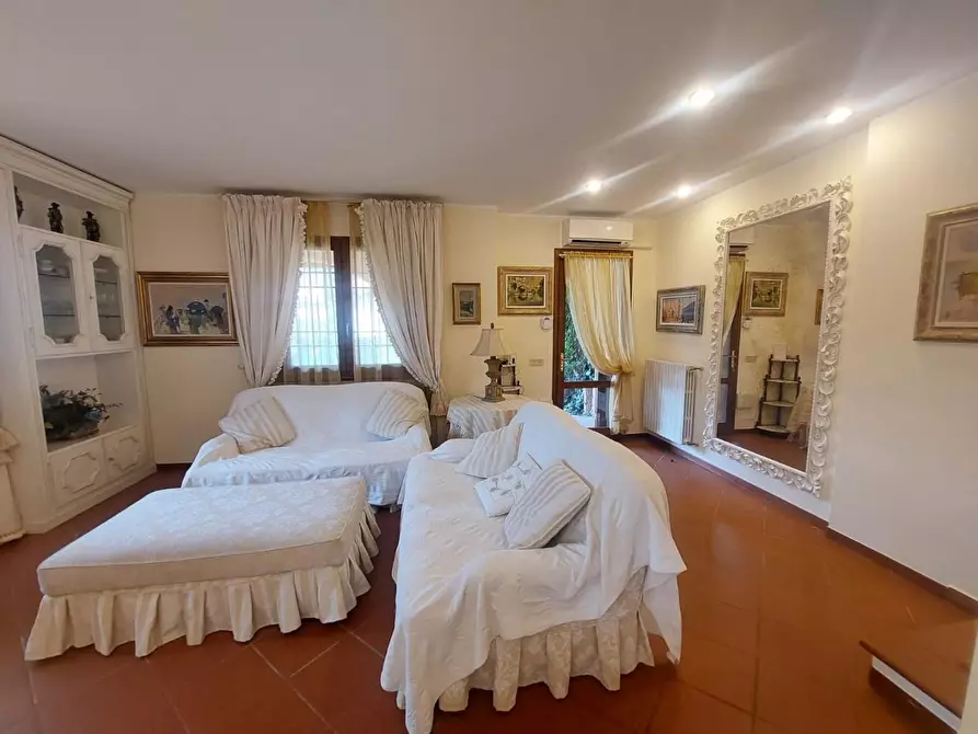 Immagine 8 di Casa bifamiliare in vendita  a Forte Dei Marmi
