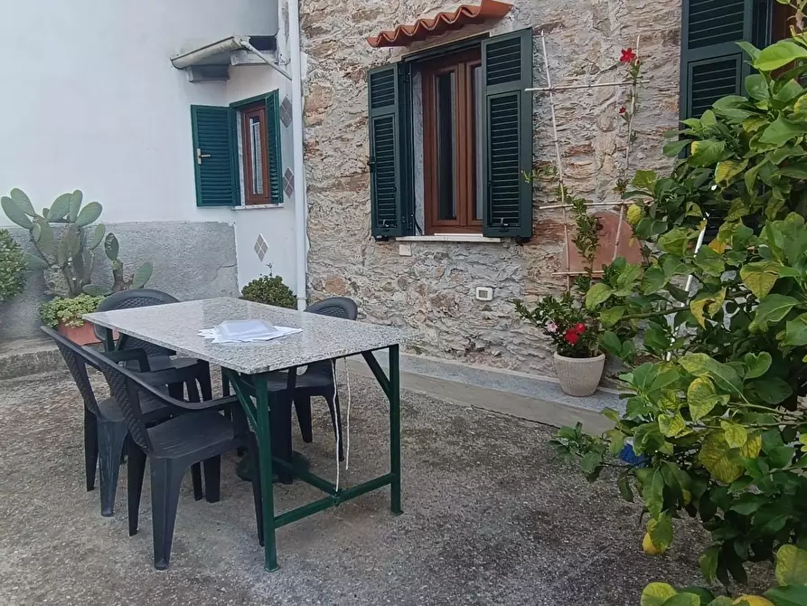 Immagine 2 di Appartamento in vendita  a Massa