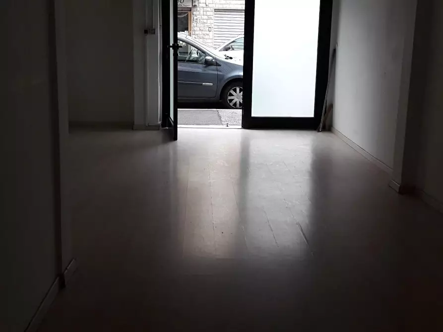 Immagine 5 di Locale commerciale in vendita  a Firenze