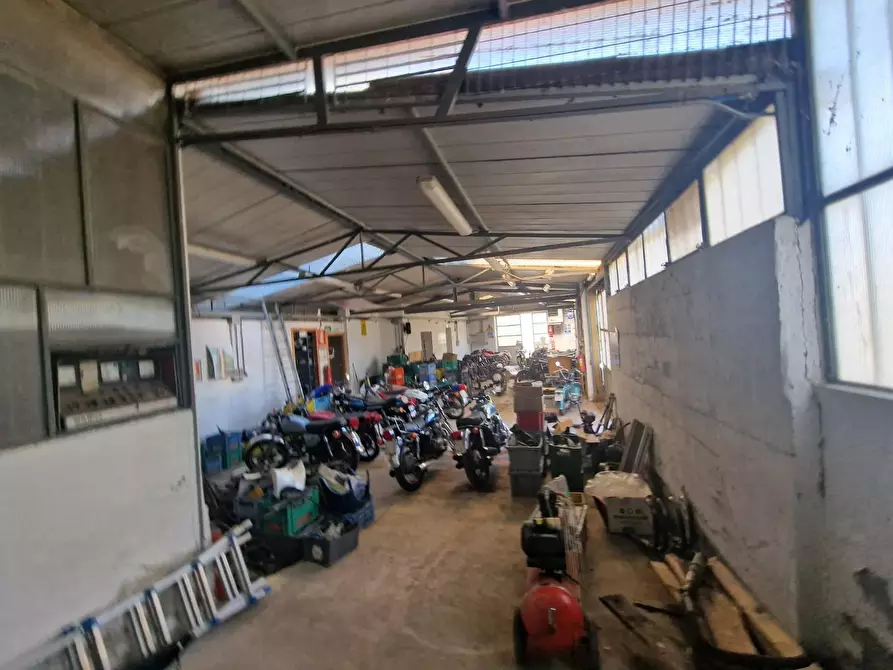 Immagine 7 di Attività artigianale in vendita  a Crespina Lorenzana