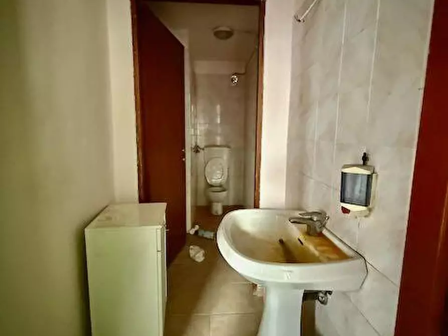 Immagine 12 di Laboratorio in vendita  a Santa Croce Sull'arno