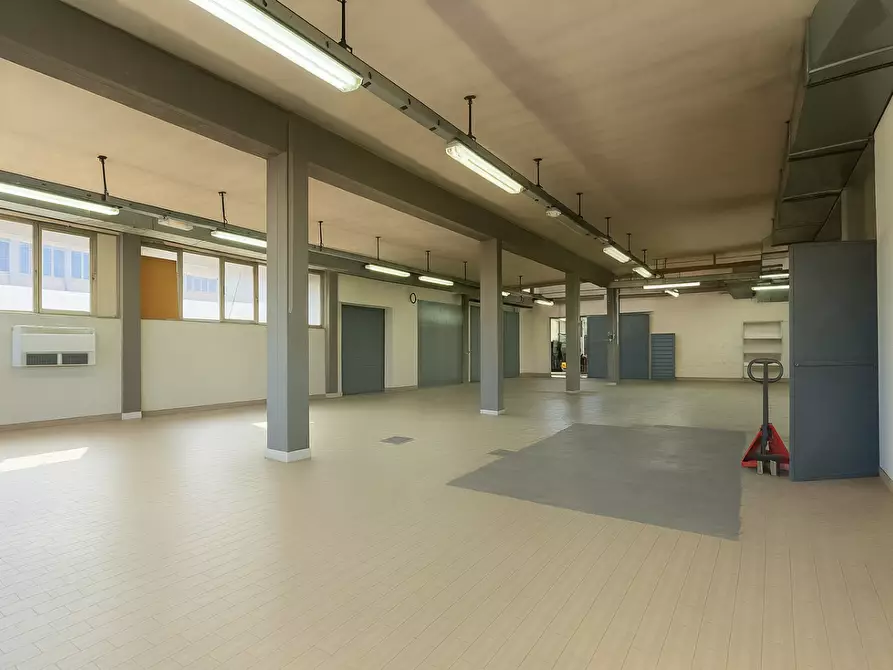 Immagine 28 di Capannone industriale in vendita  a Santa Croce Sull'arno