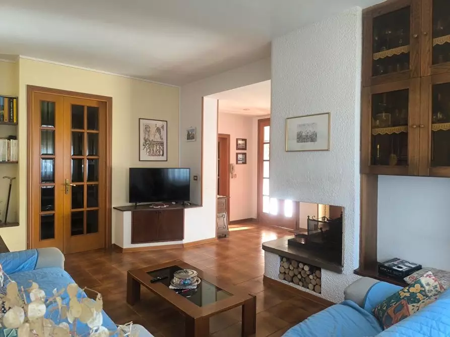 Immagine 10 di Villa in vendita  a Sinalunga