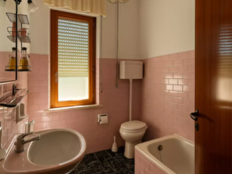 Immagine 13 di Villa in vendita  a Sinalunga
