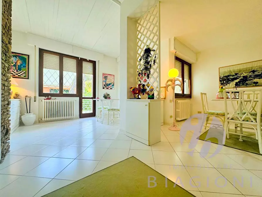 Immagine 39 di Villa in vendita  a Camaiore