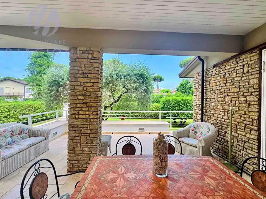 Immagine 20 di Villa in vendita  a Camaiore