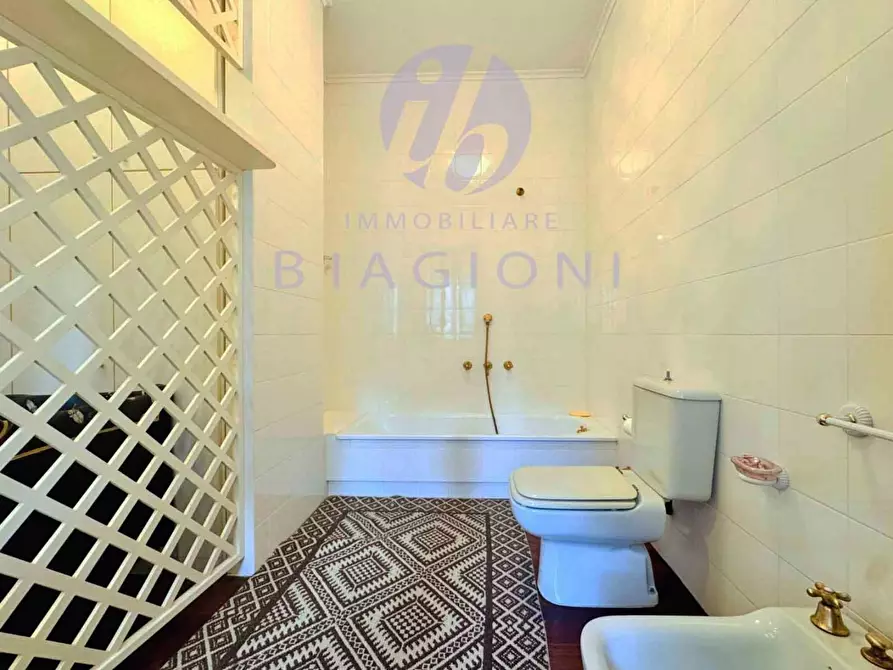 Immagine 23 di Villa in vendita  a Camaiore